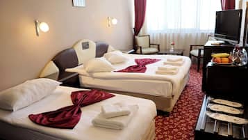 Standard Triple Room, Non Smoking | Premium bedding, minibar, in-room safe, desk