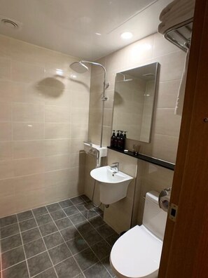 Ducha, cabezal de ducha con hidromasaje, artículos de tocador gratuitos