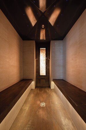 Couples treatment room(s), sauna, hot tub, steam room, body treatments