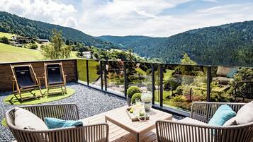 Suite Luxury, vista montagna | 2 camere, biancheria da letto ipoallergenica, minibar