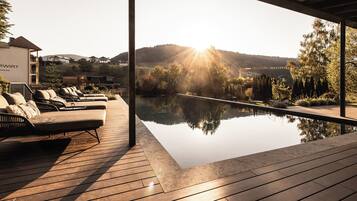 Piscina coperta, piscina all'aperto