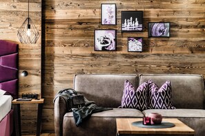 Suite de diseño, vistas al jardín | 2 dormitorios, ropa de cama hipoalergénica, minibar y caja fuerte