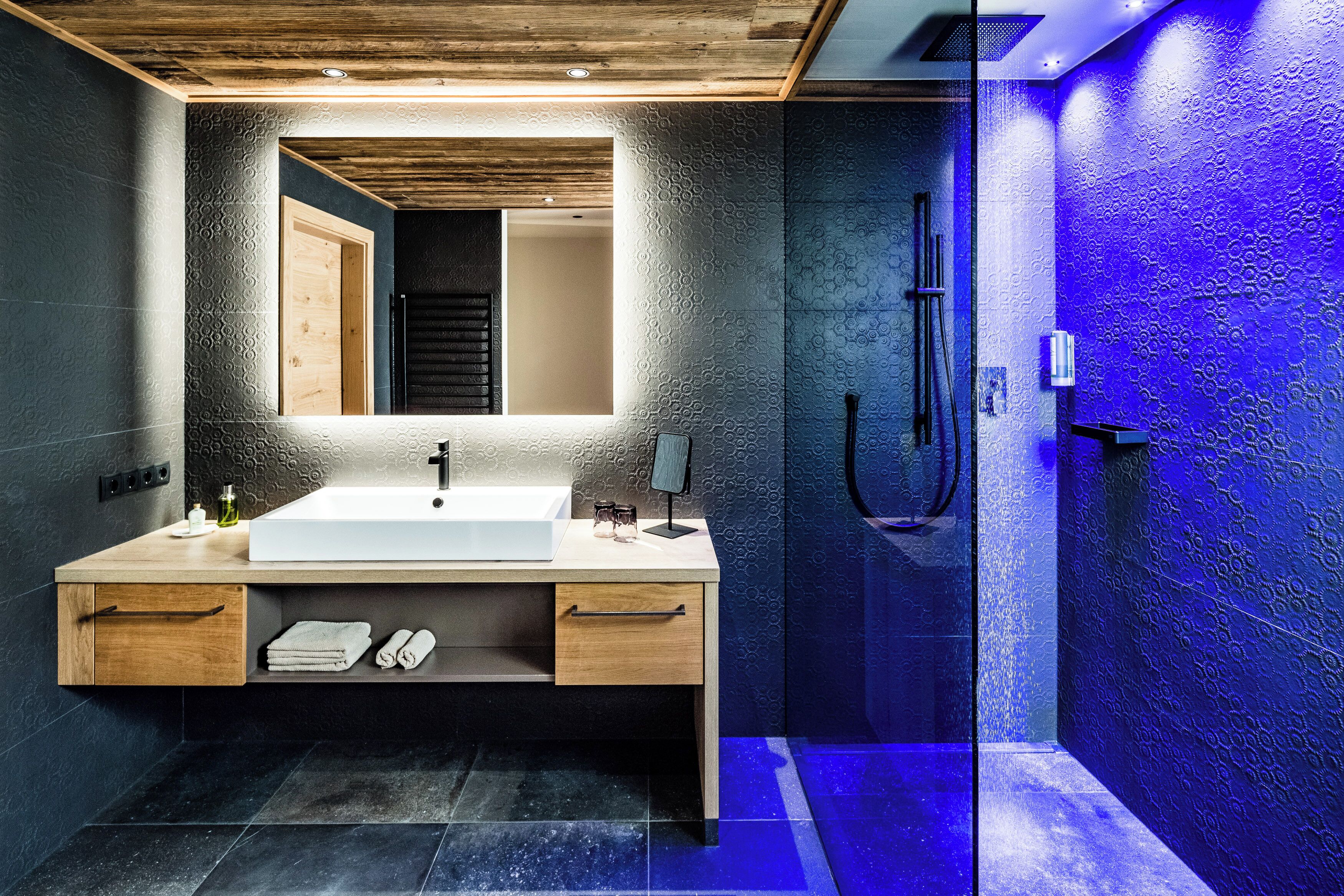 Design Suite, Garden View | Hypo-allergenic bedding, minibar, in-room safe, desk