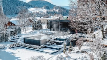 Hồ bơi trong nhà, hồ bơi ngoài trời