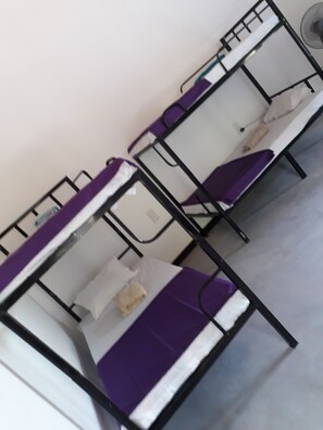 Free WiFi, bed sheets - BARE FOOT Hostel (Unawatuna)