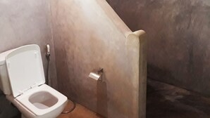 Dormitorio compartido estándar, varias camas, no fumadores | Ducha del cuarto de baño