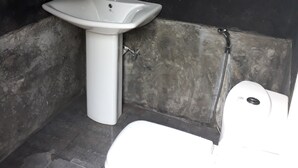 Habitación estándar doble, 1 cama doble, no fumadores | Servicios del cuarto de baño