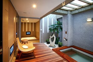 Classic Suite, Non Smoking | Individually decorated, desk, blackout drapes, free WiFi - Yuma Hot Spring Hotel (New Taipei City)