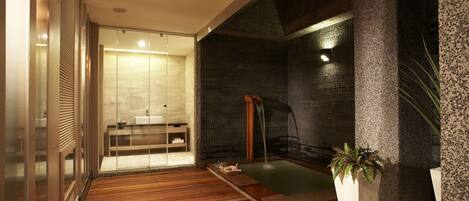 Suite clásica, para no fumadores | Decoración personalizada, escritorio, cortinas blackout y wifi gratis