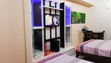 Family Condo, Balcony, Lake View | Soundproofing, bed sheets