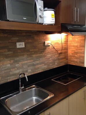 Standard Condo, 1 Bedroom, Garden View | Private kitchenette | Fridge, microwave, electric kettle, rice cooker - Wind Residences by Bea and RM (Tagaytay)