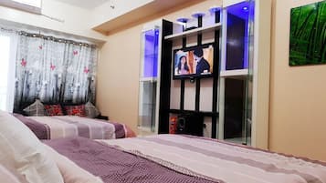 Family Condo, Balcony, Lake View | Soundproofing, bed sheets