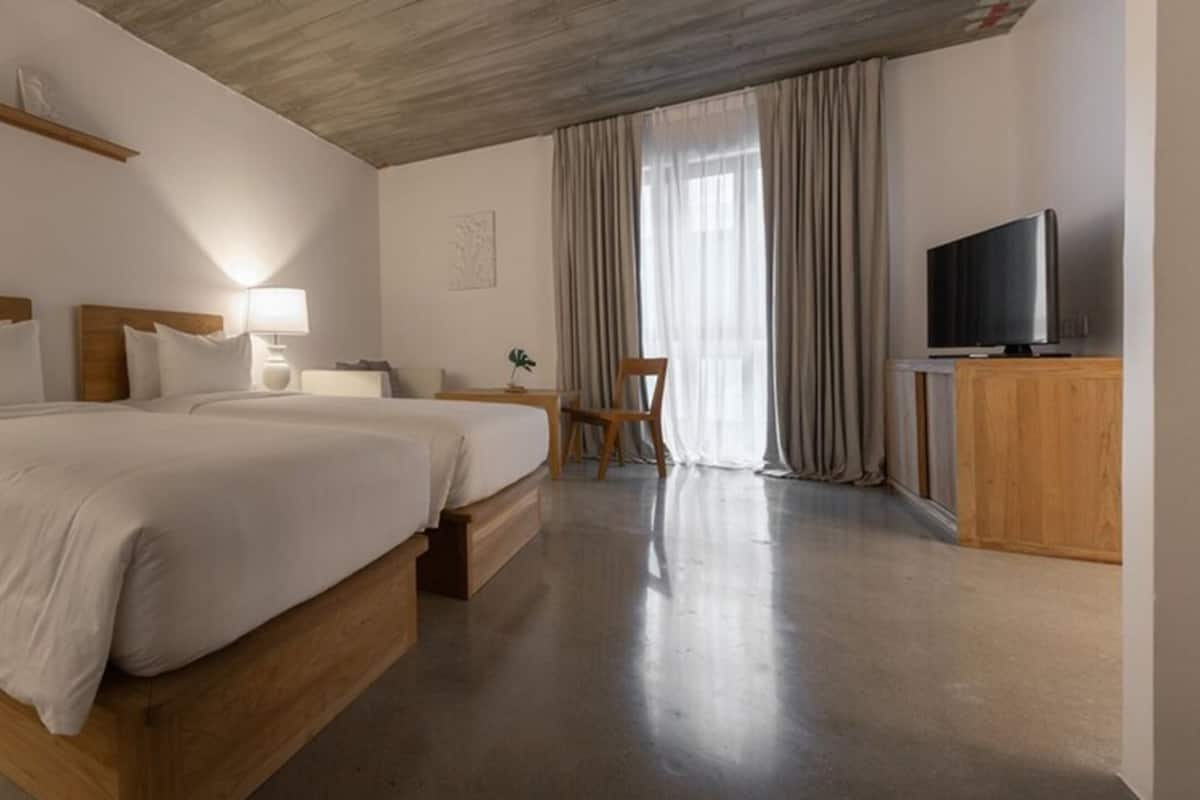 Medium Room | Free minibar items, in-room safe, blackout drapes, free WiFi