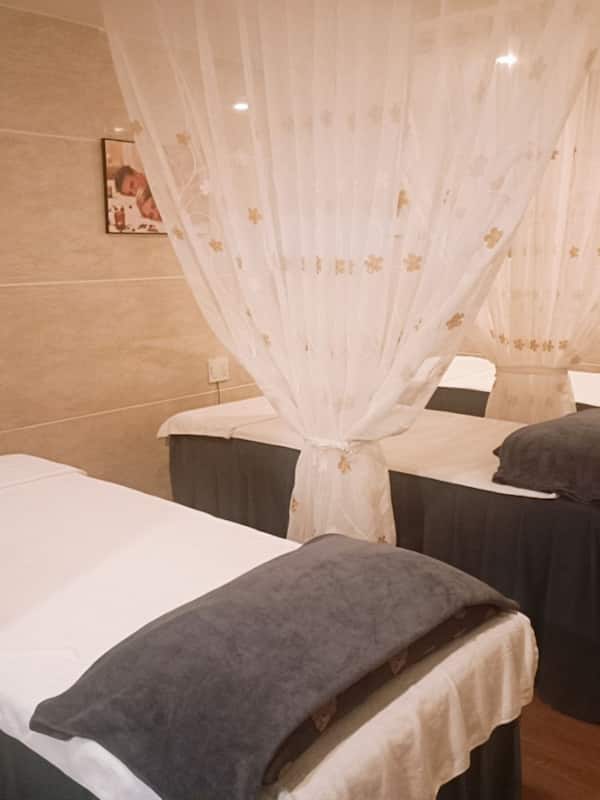 Body treatments, aromatherapy, deep-tissue massages, body wraps