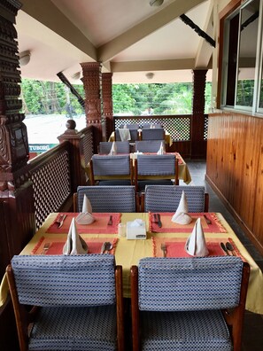 Restaurant - Hidden World Resort And Spa (Sauraha)
