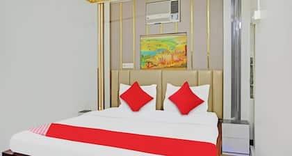 Om Shanti Guest House - Near Ruby General Hospital and Science City