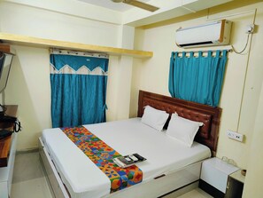 Standard Room | Free WiFi - Om Shanti Guest House - Near Ruby General Hospital and Science City  (Kolkata)