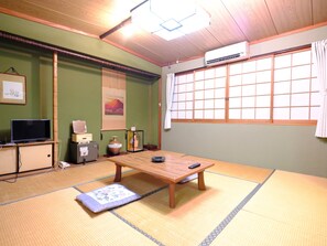 Kamar Single Bisnis, Futon Jepang, Boleh Merokok | Wi-Fi gratis