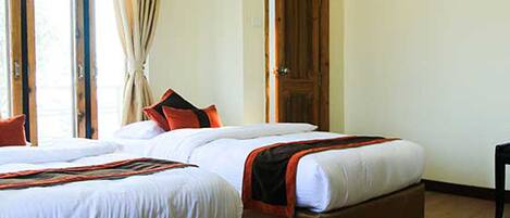 Basic Duplex, Smoking | In-room safe, soundproofing, iron/ironing board, free WiFi