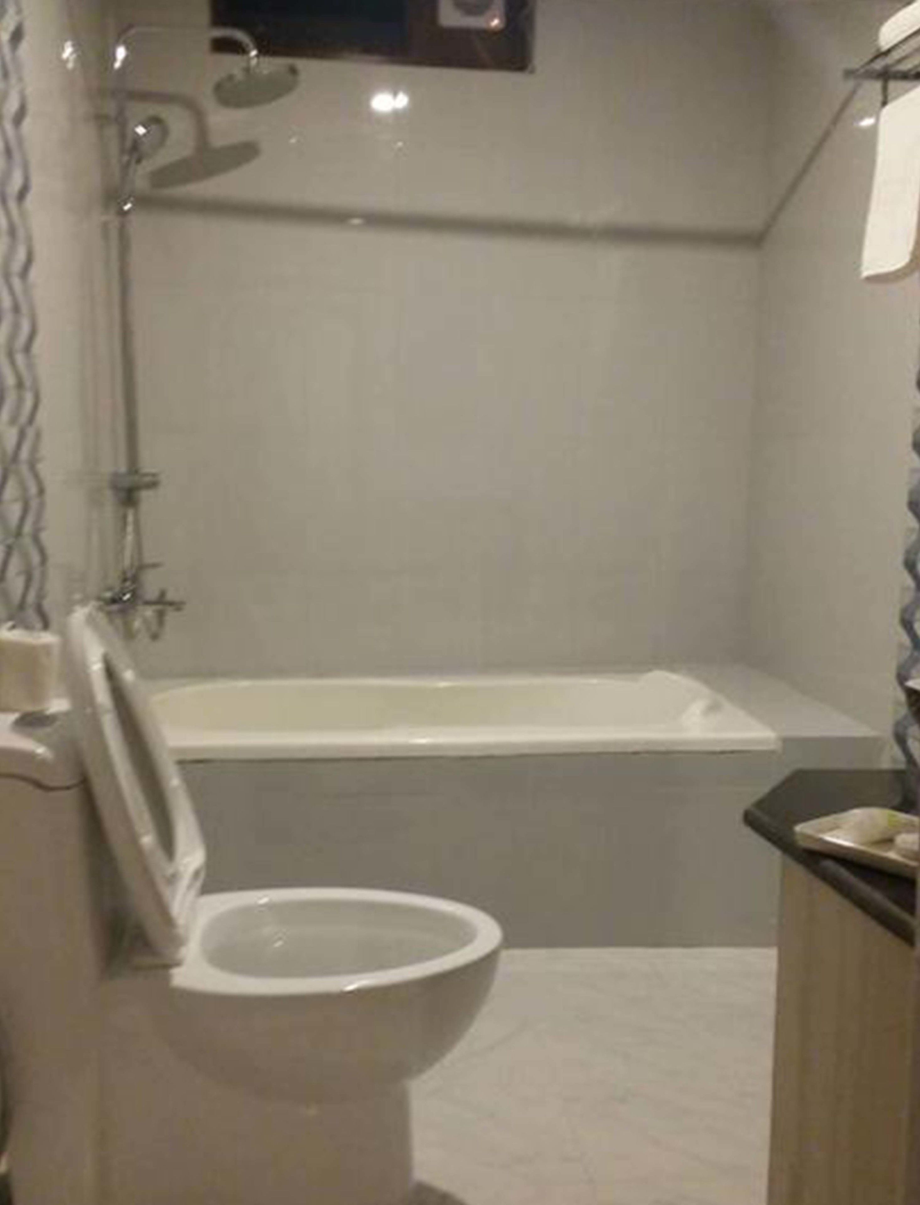 Dúplex básico, fumadores | Baño