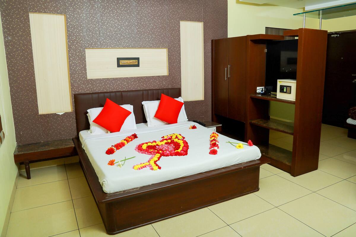 Premium bedding, down duvets, in-room safe, desk