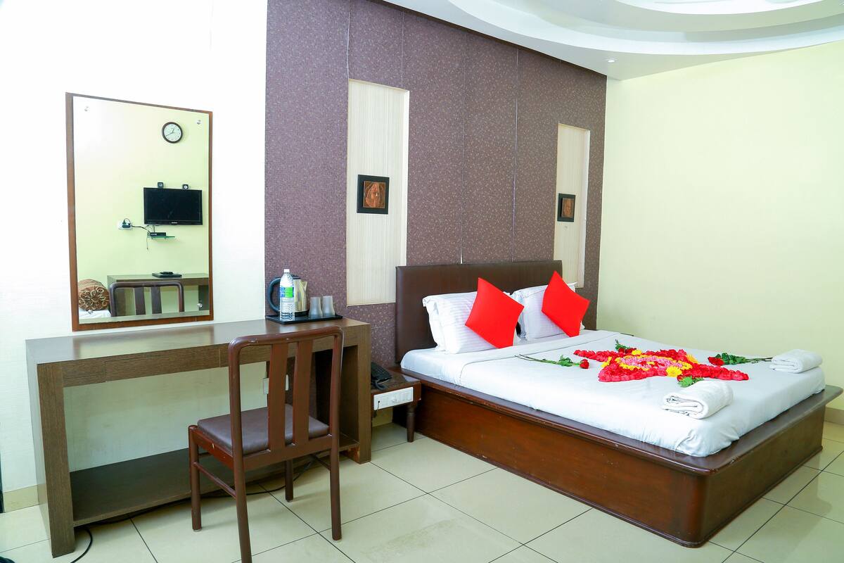 Premium bedding, down duvets, in-room safe, desk
