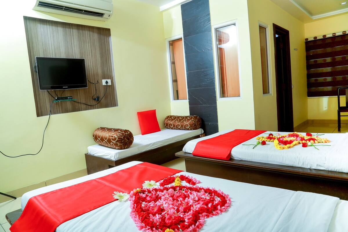 Premium bedding, down duvets, in-room safe, desk