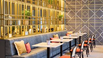 Päivittäinen buffetaamiainen (20 EUR per henkilö)