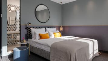 Hypo-allergenic bedding, in-room safe, desk, laptop workspace