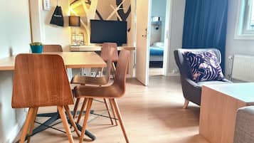 Leilighet – standard, 2 enkeltsenger, ikke-røyk | Skrivebord, blendingsgardiner, lydisolert og wi-fi (inkludert)