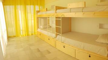 Gemeinsamer Schlafsaal, Gemischter Schlafsaal, Gemeinschaftsbad | Hochwertige Bettwaren, schallisolierte Zimmer, Bügeleisen/Bügelbrett