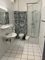 Ducha, cabezal de ducha tipo lluvia, artículos de tocador gratuitos