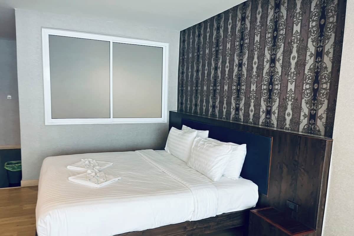 Suite Room (Zone C) | 迷你吧、遮光窗帘、免费 WiFi、床单