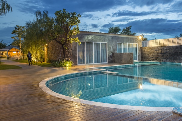 3 outdoor pools