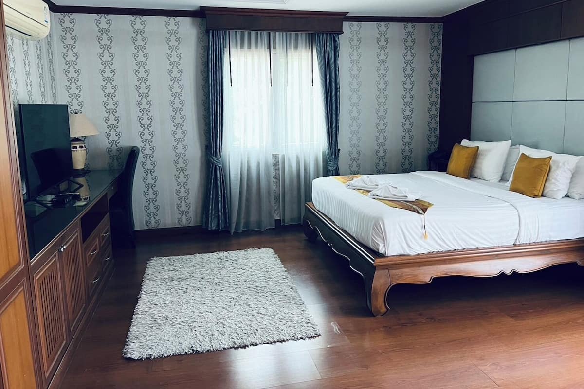 Deluxe Room (Zone A) | 迷你吧、遮光窗帘、免费 WiFi、床单