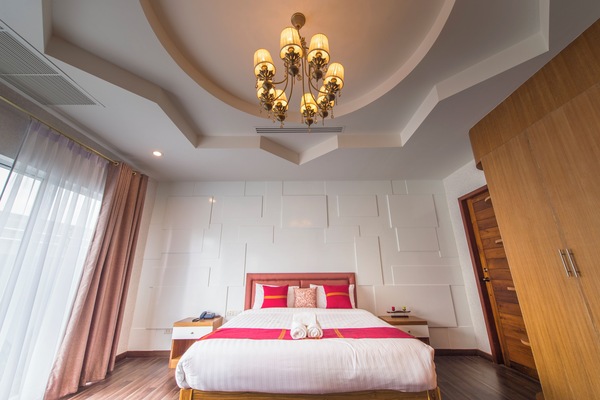 Minibar, blackout curtains, free WiFi, bed sheets