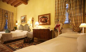 Triple Room, Ensuite | Premium bedding, memory foam beds, free WiFi, bed sheets - B&B Le Aquile (Siena)