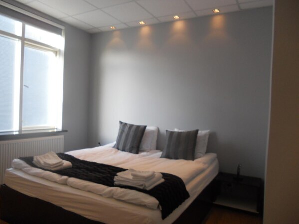Blackout drapes, soundproofing, rollaway beds, free WiFi - Rek Inn (Reykjavik)