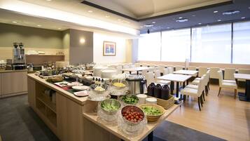 Sarapan prasmanan setiap hari (JPY 1480 per orang)