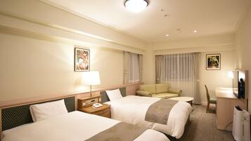 Deluxe Twin Room, Smoking | Desk, laptop workspace, blackout drapes, soundproofing