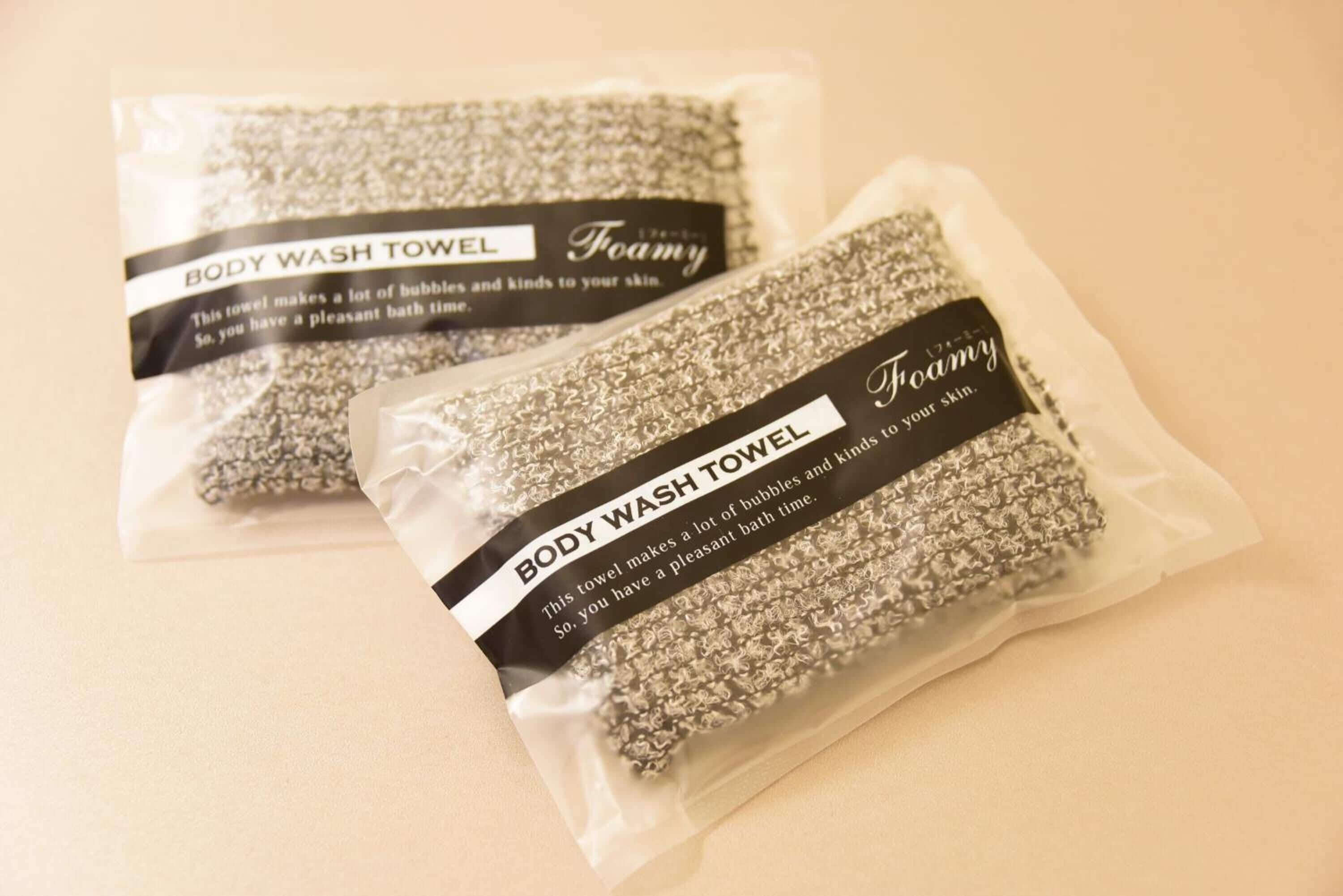 combined shower/bathtub, deep-soaking bathtub, free toiletries