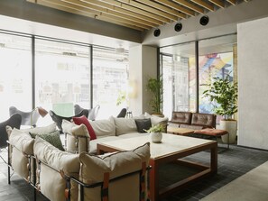 Petit déjeuner, déjeuner et dîner servis sur place