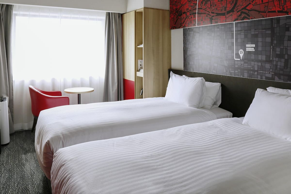 Standard Room, 2 Twin Beds | In-room safe, desk, blackout drapes, soundproofing