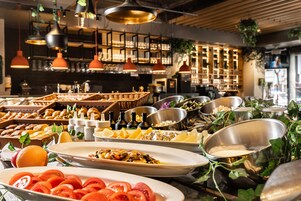 Daily buffet breakfast for a fee