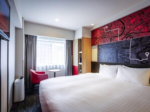 スタンダード ルーム キングベッド 1 台 | セーフティボックス (室内)、デスク、遮光カーテン、防音設備