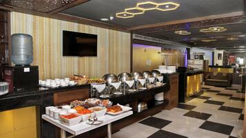 Buffet déjeuner servi tous les jours en supplément