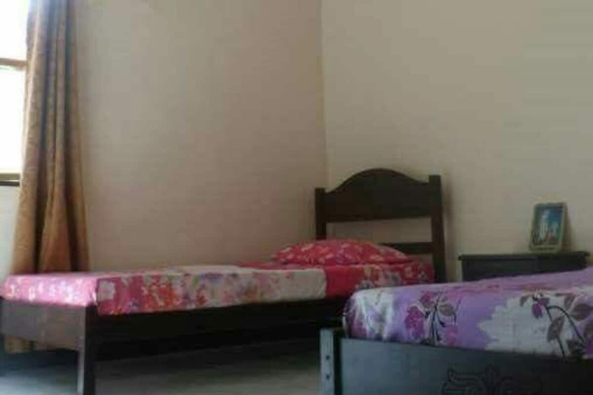3 chambres, chambres insonorisées, lits bébé (en supplément)