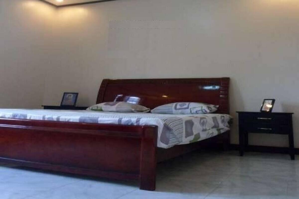 3 chambres, chambres insonorisées, lits bébé (en supplément)