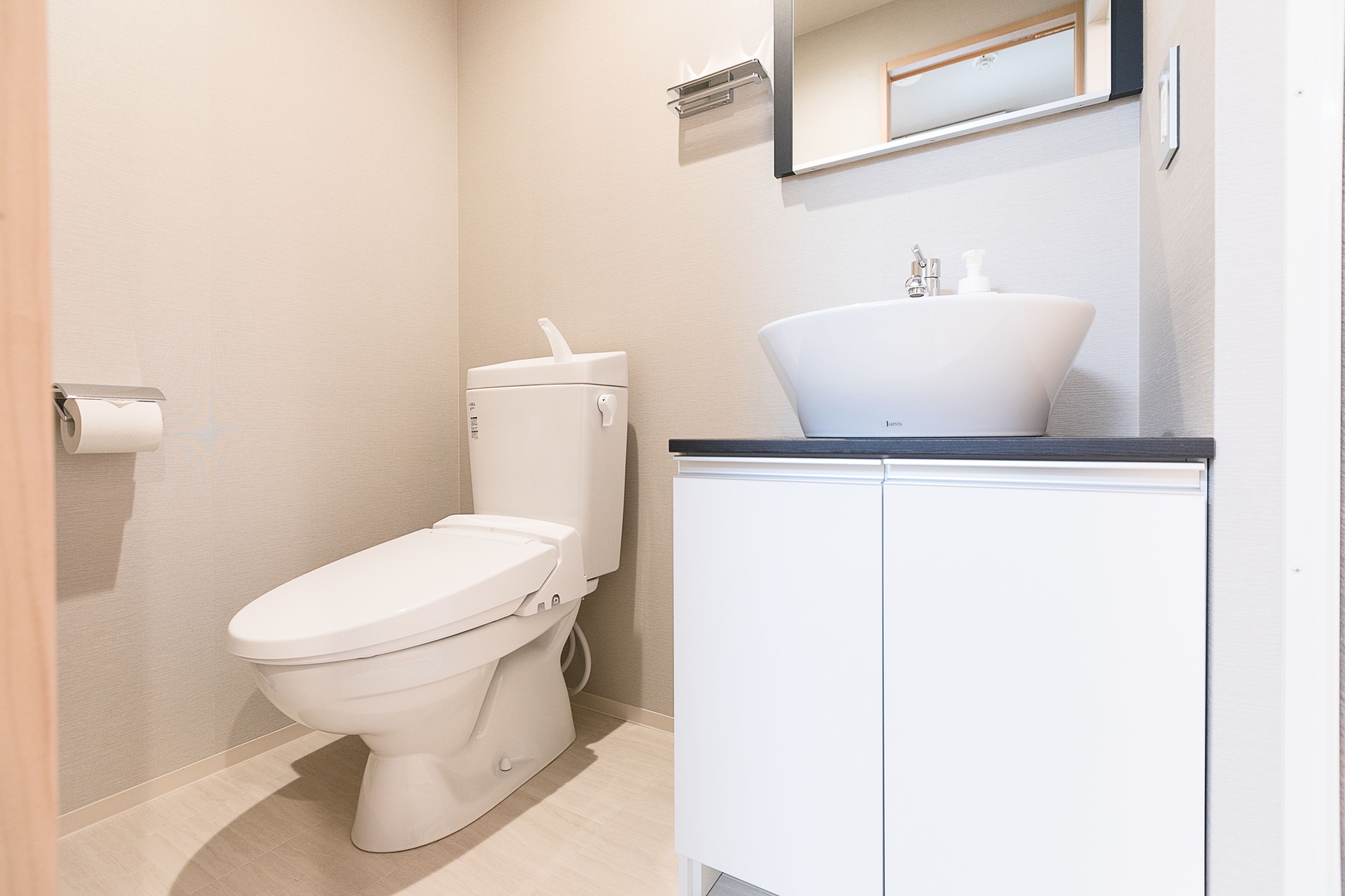 superior apartment | bathroom | combined shower/bathtub, free toiletries, hair dryer, slippers