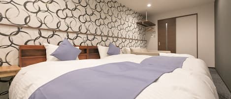 Studio Apartment | 1 bedroom, in-room safe, desk, blackout drapes